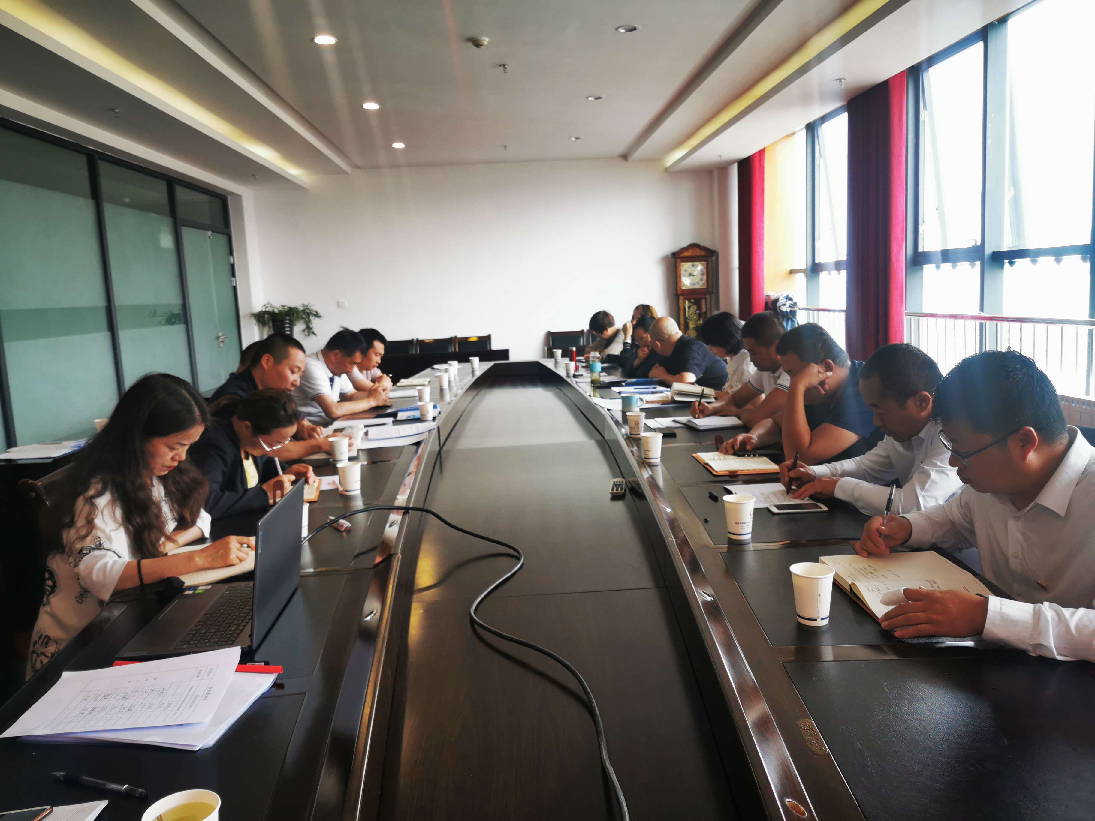 1631521763921075.jpg 7.6集團(tuán)公司黨委召開(kāi)中心組(擴(kuò)大)學(xué)習(xí)會(huì) 程彩琳 攝.jpg