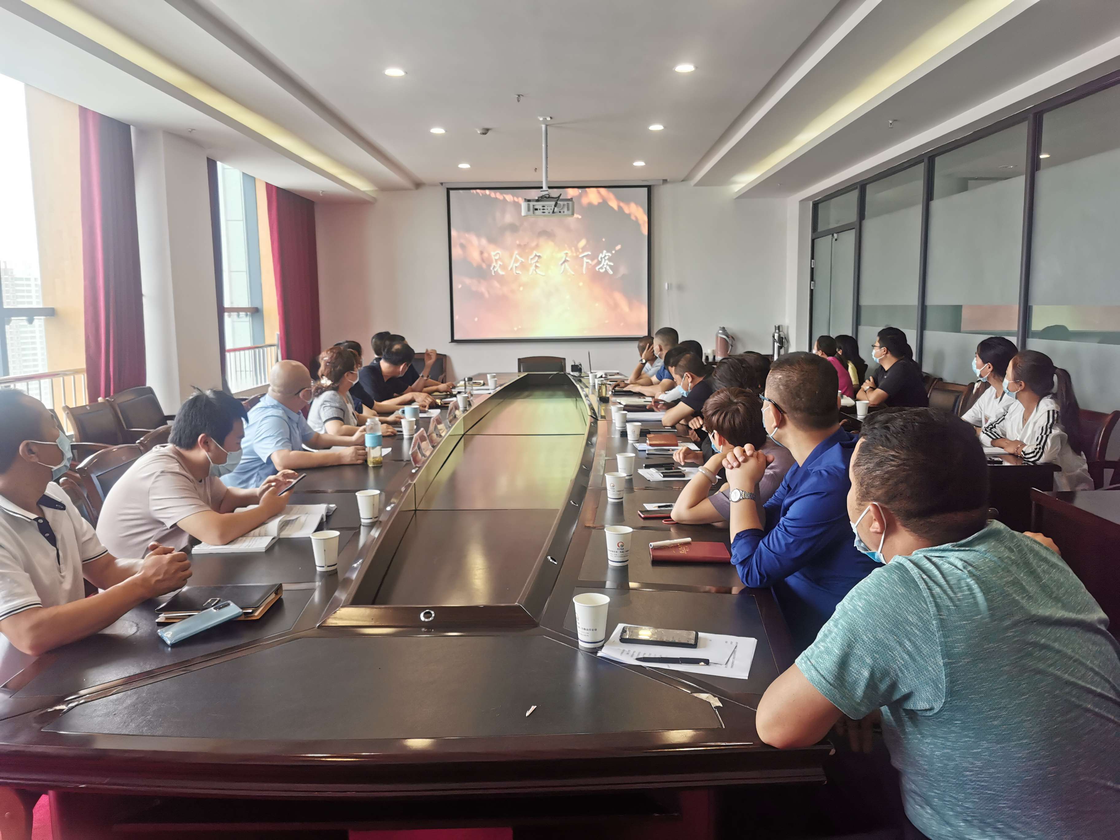 1631522547441145.jpg 能投黨委組織觀看《定昆侖》等三部大型歷史文獻紀錄片 程彩琳攝.jpg